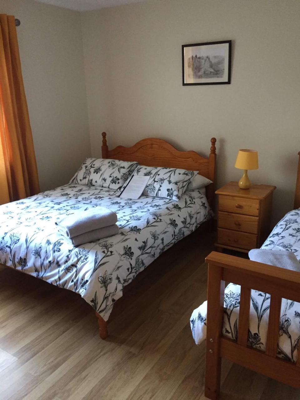 Tara House Bed & Breakfast Ballycastle Bagian luar foto